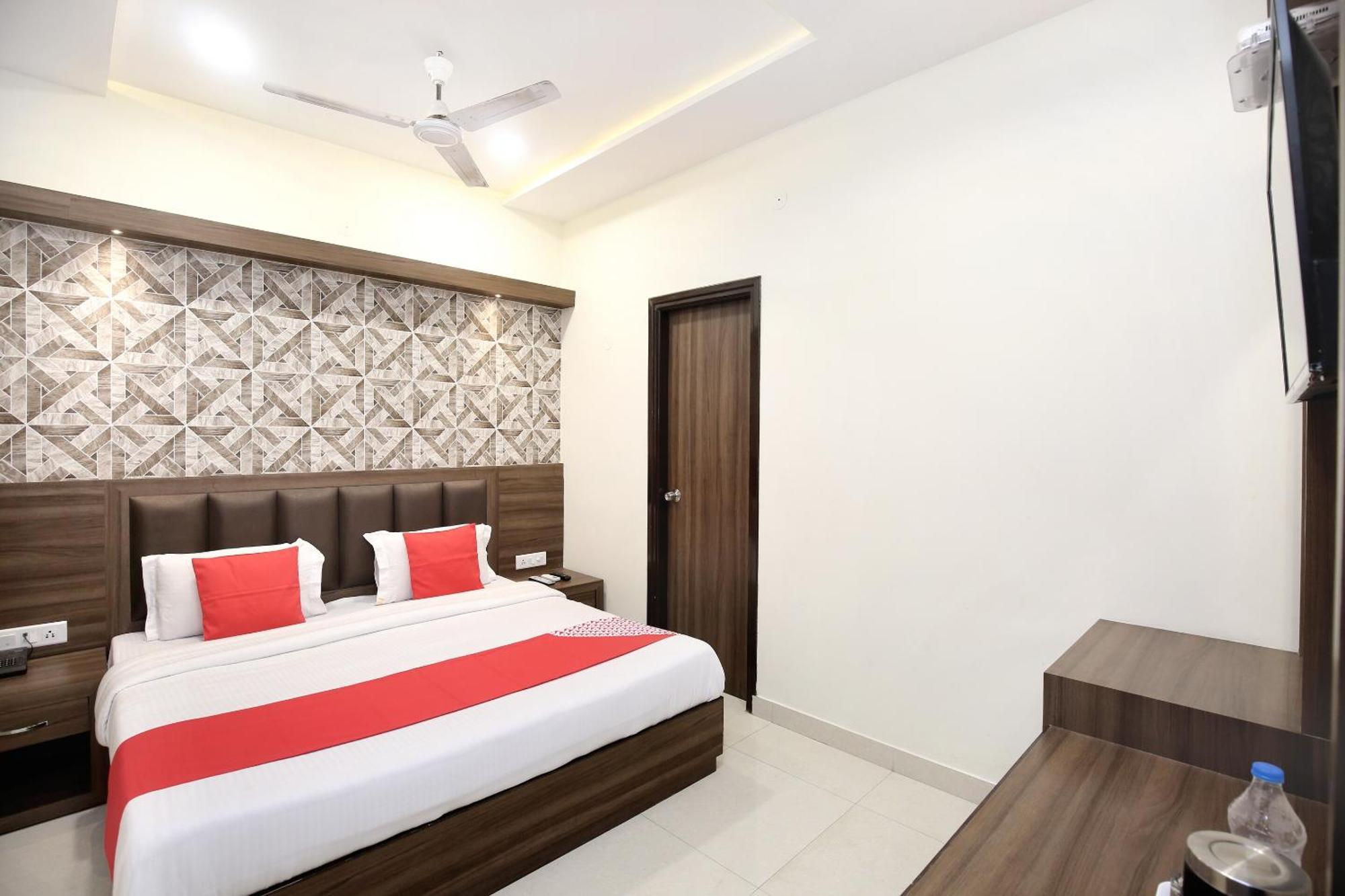 Oyo 17307 Hotel Kings Amritsar Extérieur photo